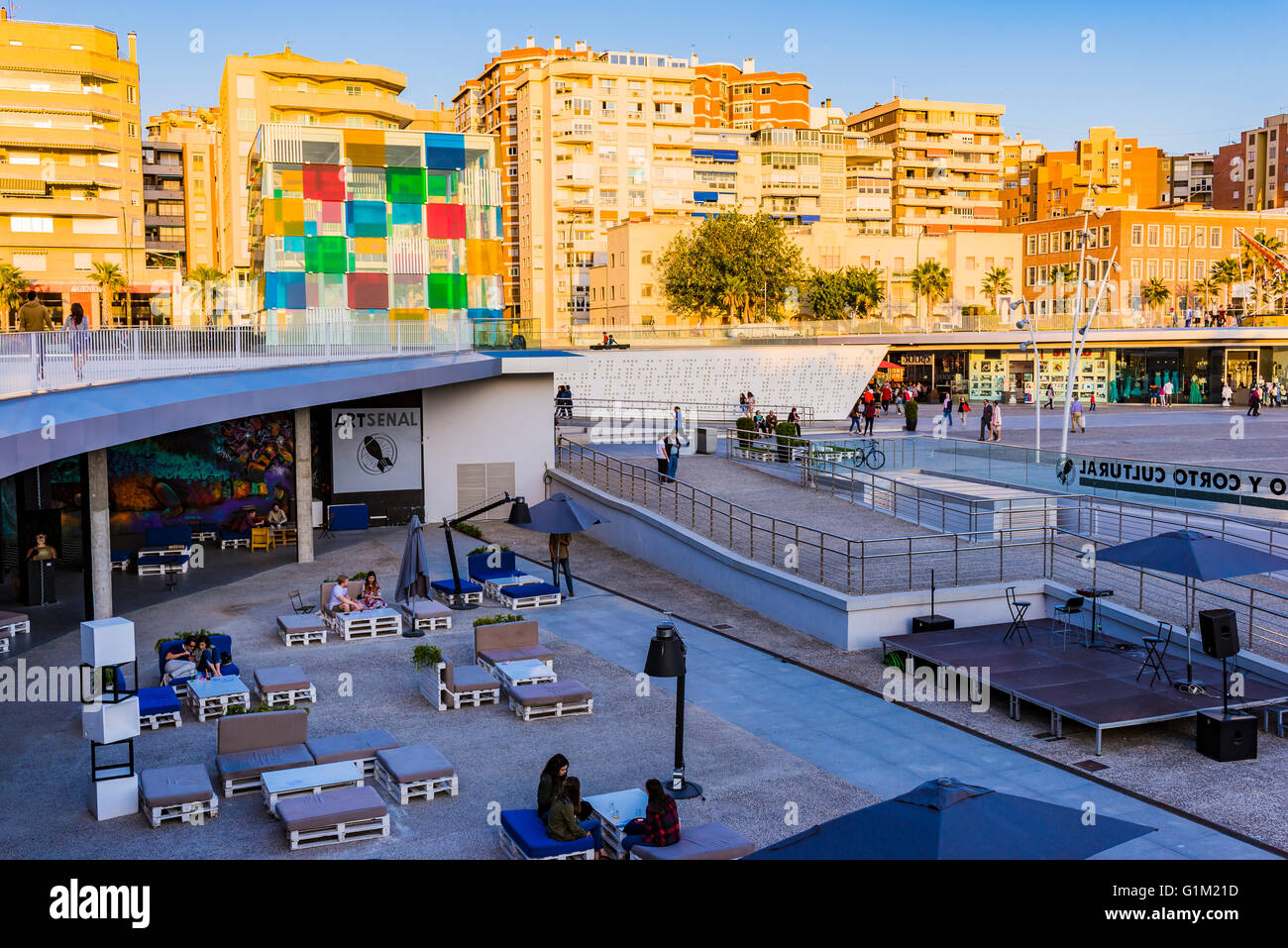 Muelle Uno, Freizeitbereich bei Sonnenuntergang. Málaga, Andalusien, Spanien, Europa Stockfoto