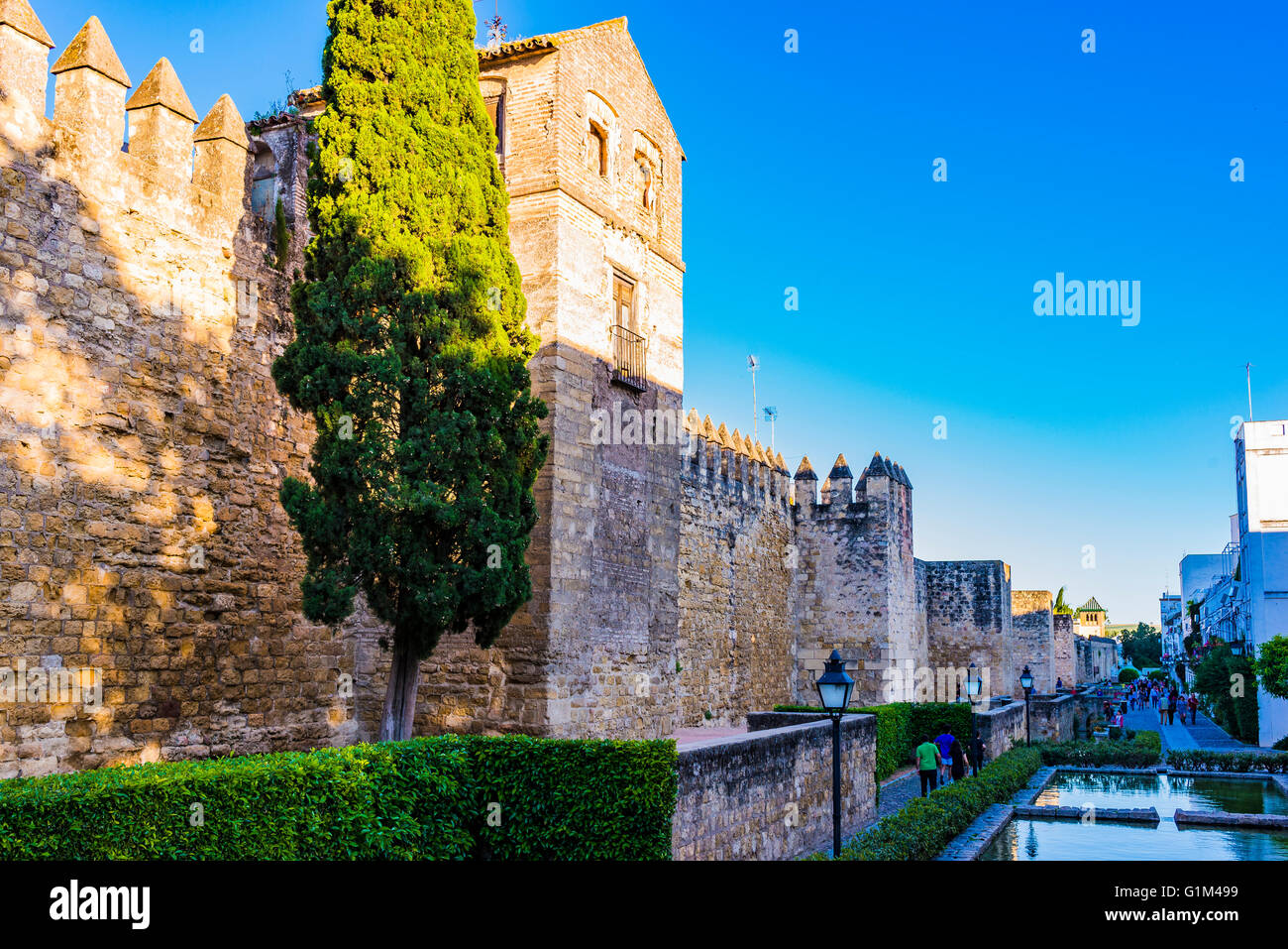 Stadtmauer neben Almodóvar Tor Puerta del Almodovar, Córdoba, Andalusien, Spanien, Europa Stockfoto