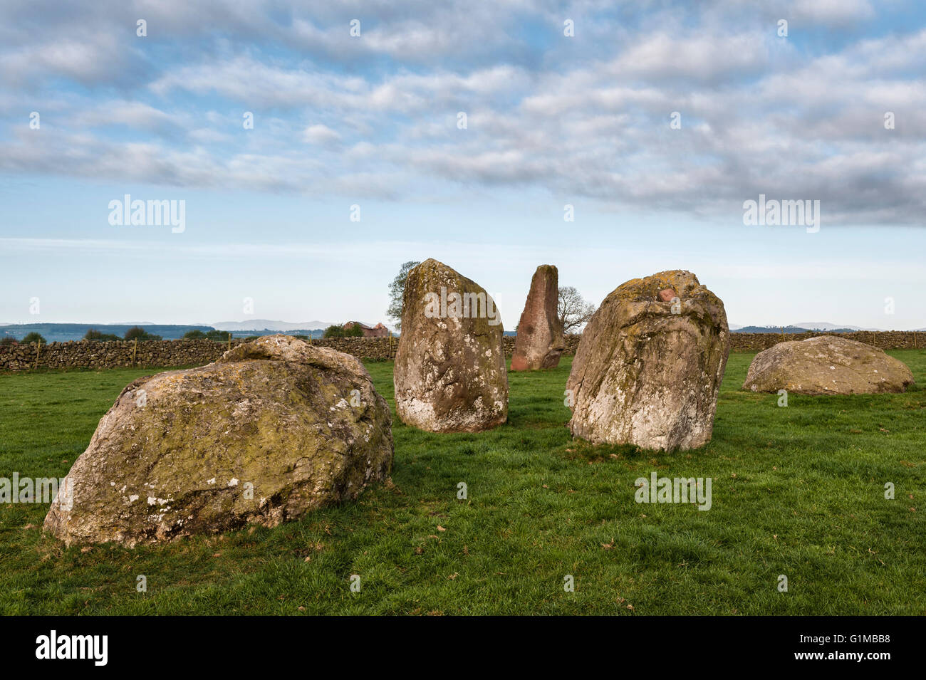 In der Nähe von Penrith, Cumbria, UK. Lange Meg und ihre Töchter, Bronzezeit Steinkreis, gesehen hier bei Sonnenaufgang Stockfoto