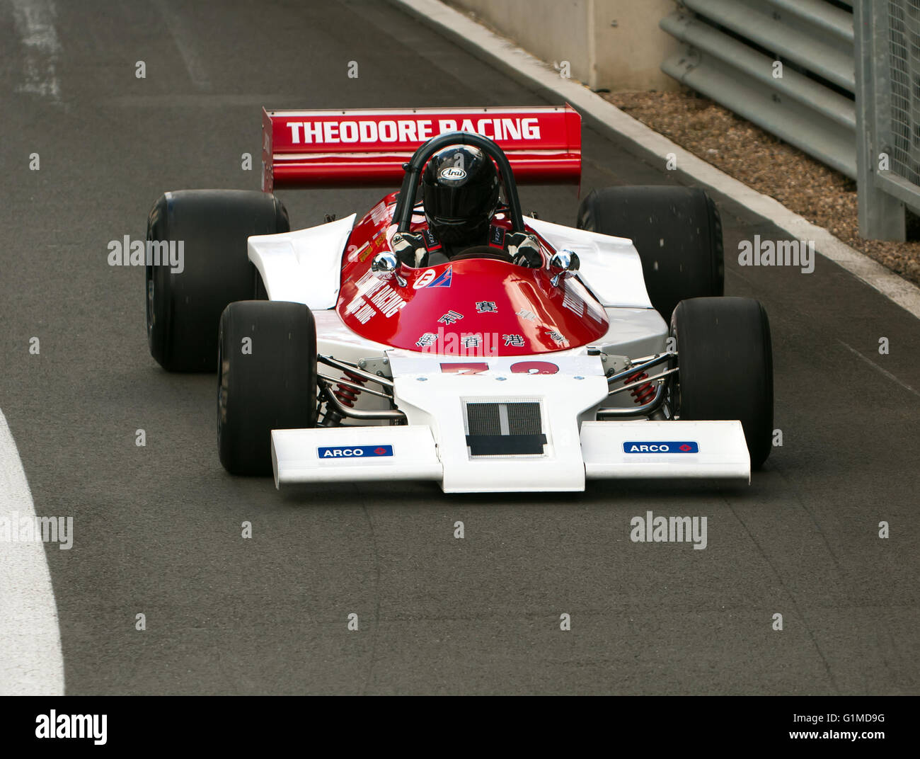 Phil Hall verließ die Boxengasse, in einem 1978 erschienenen, historischen Auto der Formel 1 von Theodore TR1 während des Silverstone Classic Media Test Day 2016 Stockfoto