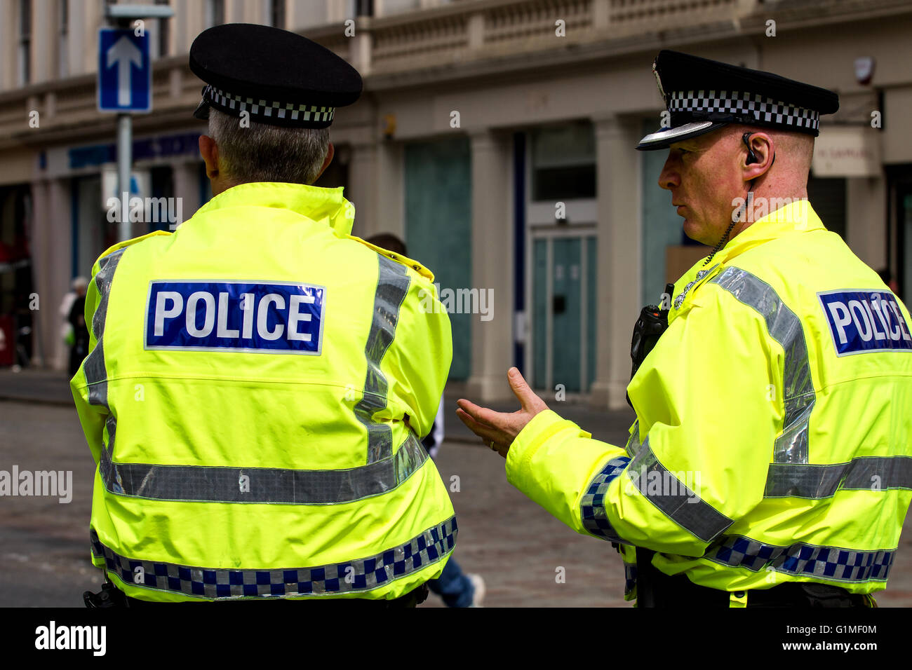 Polizei-Schottland Crime Stoppers Polizisten patrouillieren die Stadt als Bestandteil der halten Großbritannien sicher in Dundee, Großbritannien Stockfoto