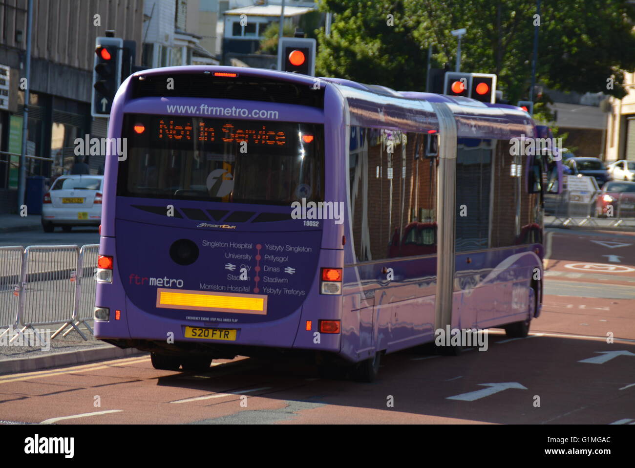 Letzte METRO X Large Bus, gesehen in Swansea, nach einem gescheiterten Sanierung von Swansea City, kostet Millionen von Steuergeldern Zahler Stockfoto