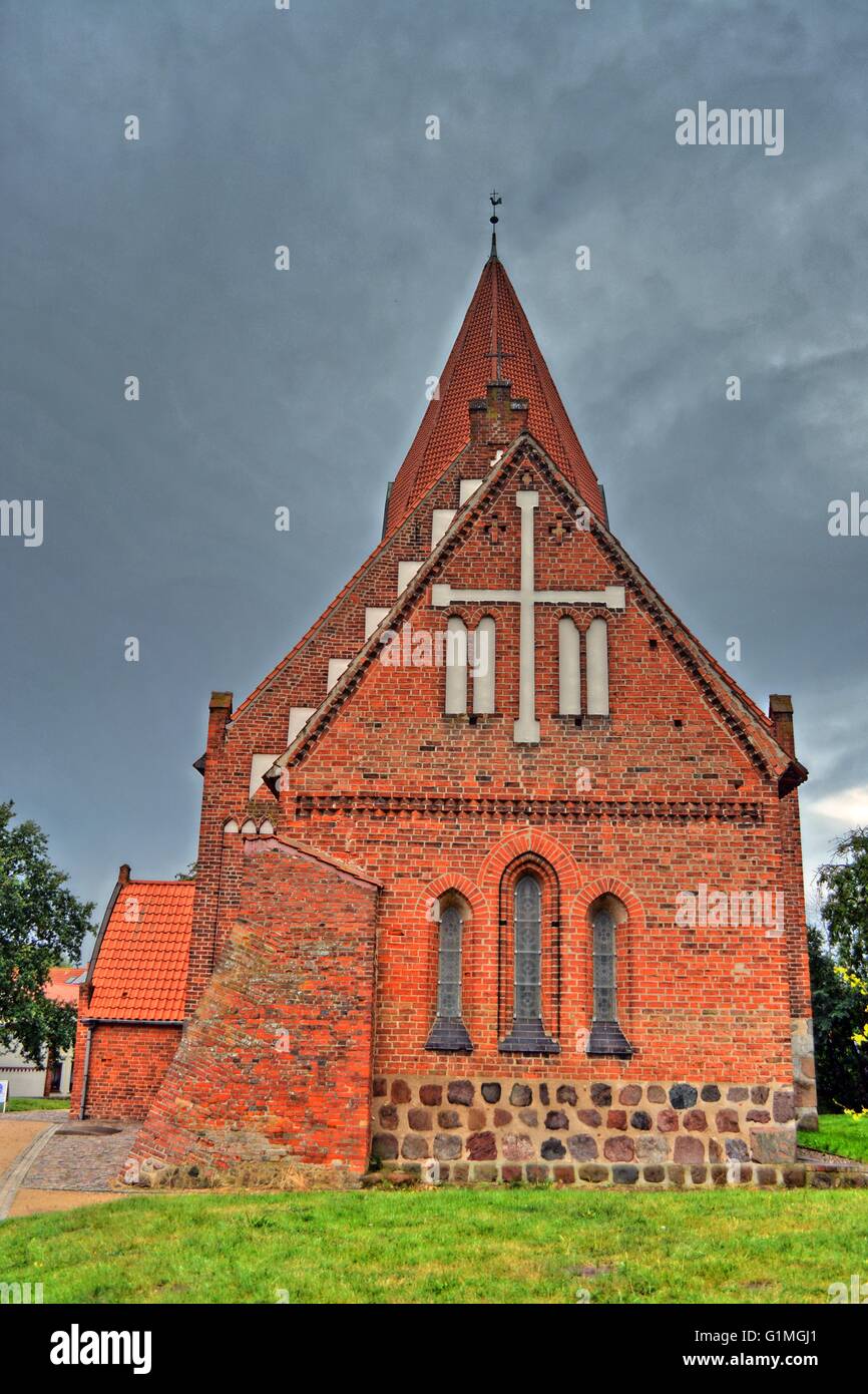 Mittelalterliche Backsteinkirche an der Ostseeküste in Dambeck - Beidendorf. Deutschland Stockfoto