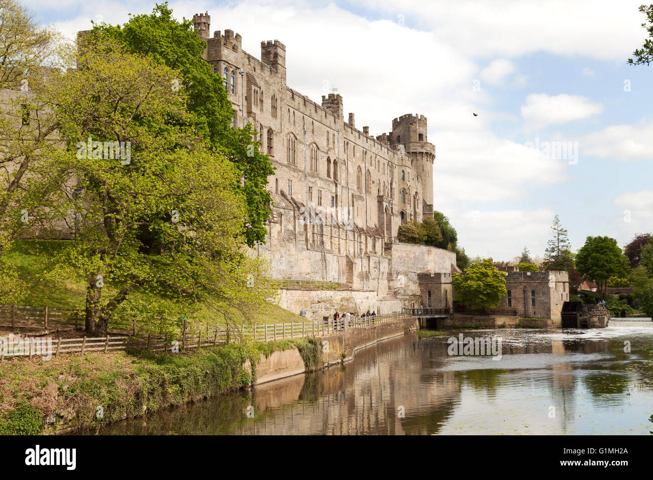 Warwick Castle, eine mittelalterliche Burg aus dem 11. Jahrhundert und den Fluss Avon, Warwick, Warwickshire, England UK Stockfoto