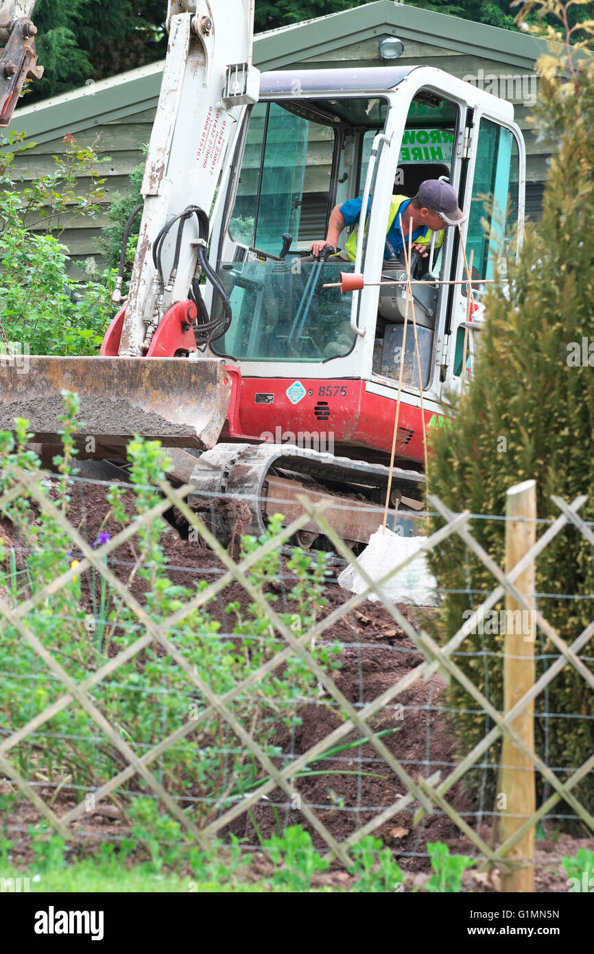 Digger Bagger arbeiten auf engstem Raum Stockfoto