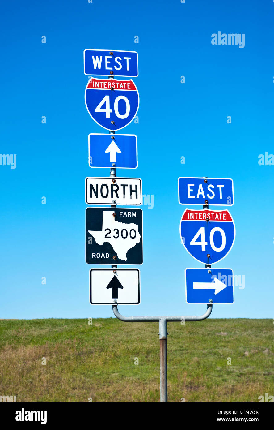 Verkehrszeichen auf Route 40 in Texas Stockfoto