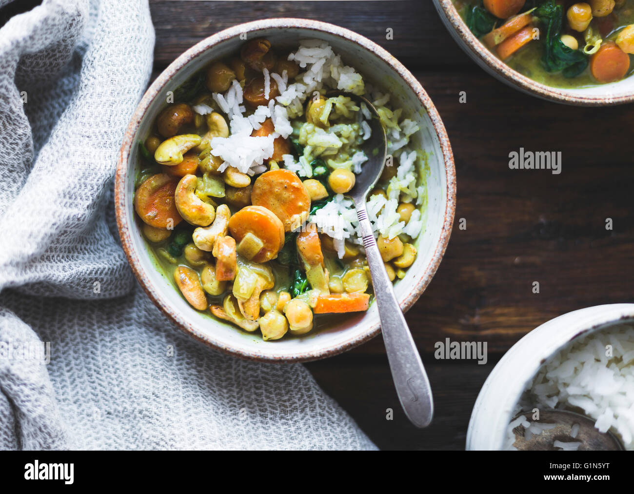 Coconut Curry Kichererbsen mit Karotten & Cashewnüsse glutenfrei, Vegan. Stockfoto