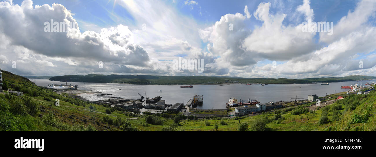 Panoramablick auf Kola Bucht, Murmansk, Russland Stockfoto