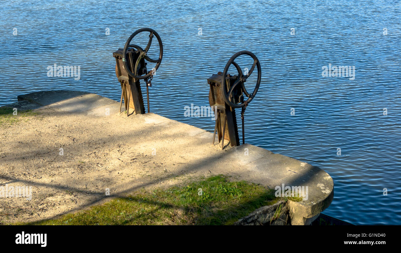 Wasser und metall Fotos und Bildmaterial in hoher Auflösung Alamy