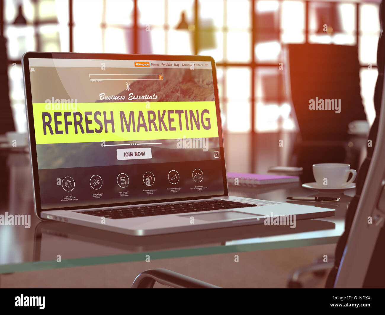 Laptop-Bildschirm mit Refresh Marketingkonzept. Stockfoto
