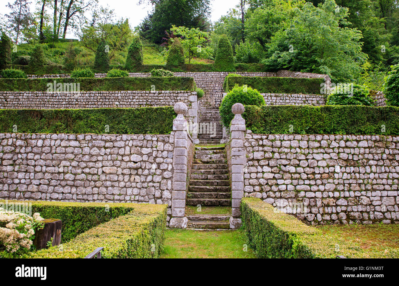 Blick auf den italienischen Stil Garten im Palast Scolari, Polcenigo. Pordenone Stockfoto