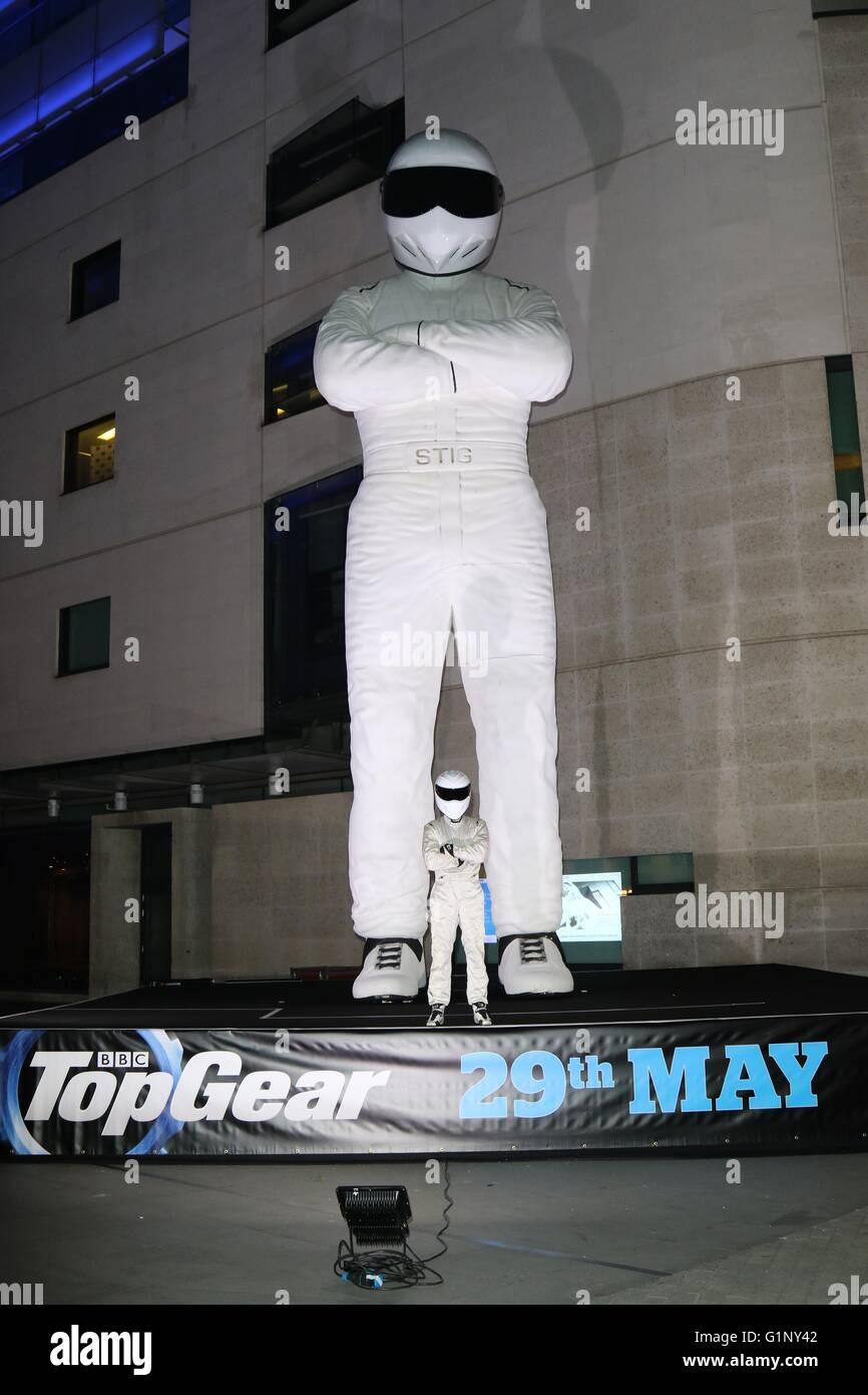 London, UK. 17. Mai 2016. Ein riesiges Modell von Stig ist außerhalb der BBC in London, die neue Serie von Top Gear starten aufgestellt. Bildnachweis: David Johnson/Alamy Live-Nachrichten Stockfoto