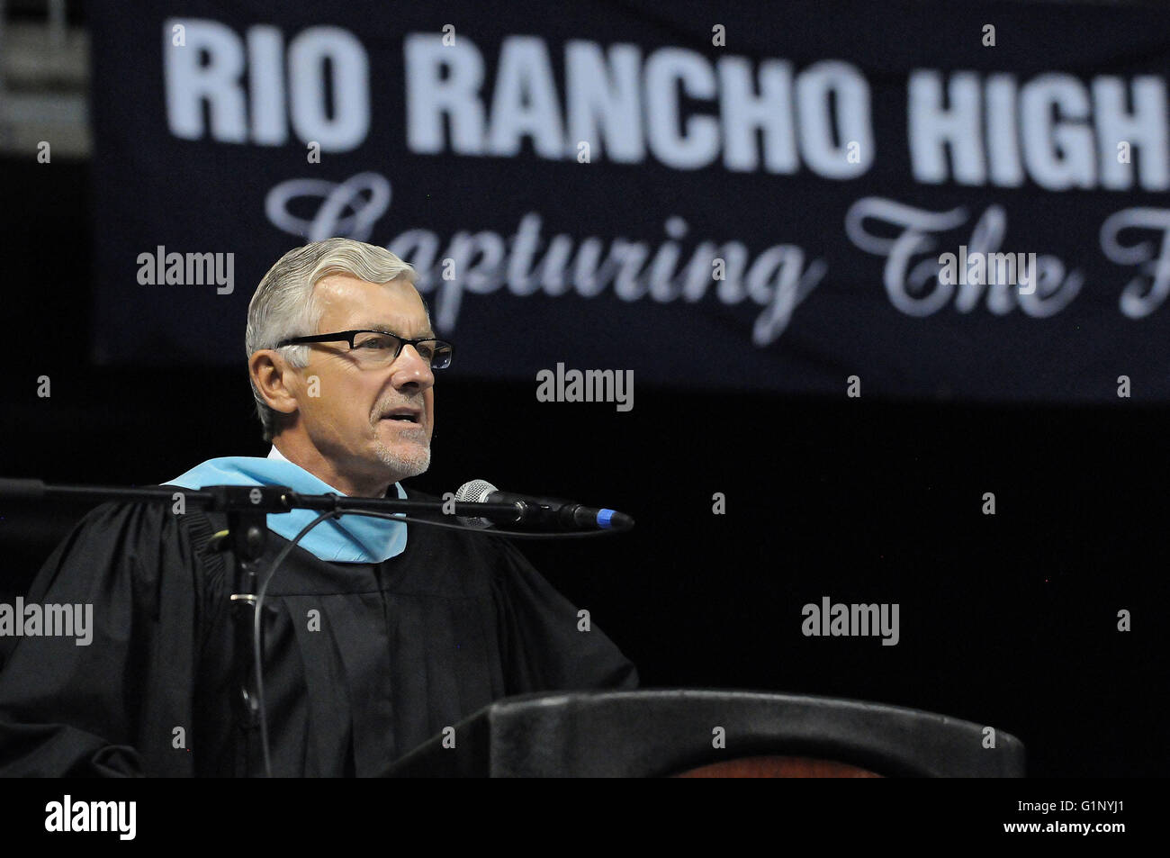 Rio Rancho, NM, USA. 17. Mai 2016. Rio Rancho High School Principal Richard VonAncken in den Ruhestand sagte seine gute Byes für den Senioren Abschluss Dienstagmorgen im Santa Ana Star Center. Montag, 16. Mai 2016. © Jim Thompson/Albuquerque Journal/ZUMA Draht/Alamy Live-Nachrichten Stockfoto