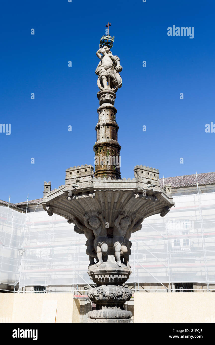 Brunnen im Jahre 1723, in Braga, Portugal. Sein Name leitet sich von der Darstellung der Burgen auf dem Oberbecken und dem colum Stockfoto