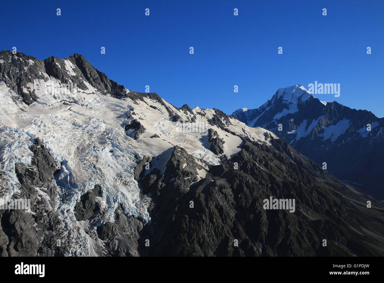 Sommer-Szene in den südlichen Alpen. Huddleston und Tuckett-Gletscher. Mt. Cook, höchsten Berg Neuseelands. Stockfoto