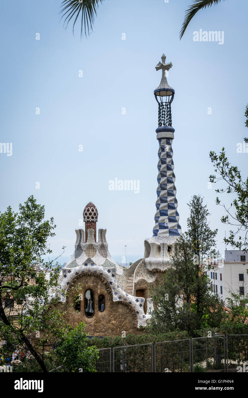 Die ikonischen Gebäude an der Vorderseite des Park Güell, Barcelona, Spanien Architekt wie entworfen von Gaudi Stockfoto