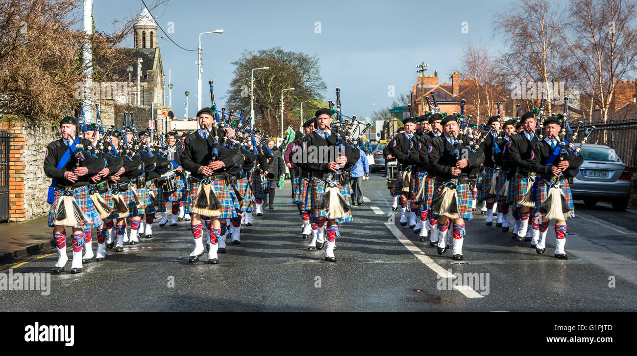 Irischer Amerikaner pipe Band marschieren durch Arbour Hill in Dublin für die Hundertjahrfeier Osteraufstand 1916-Ereignisse. Stockfoto