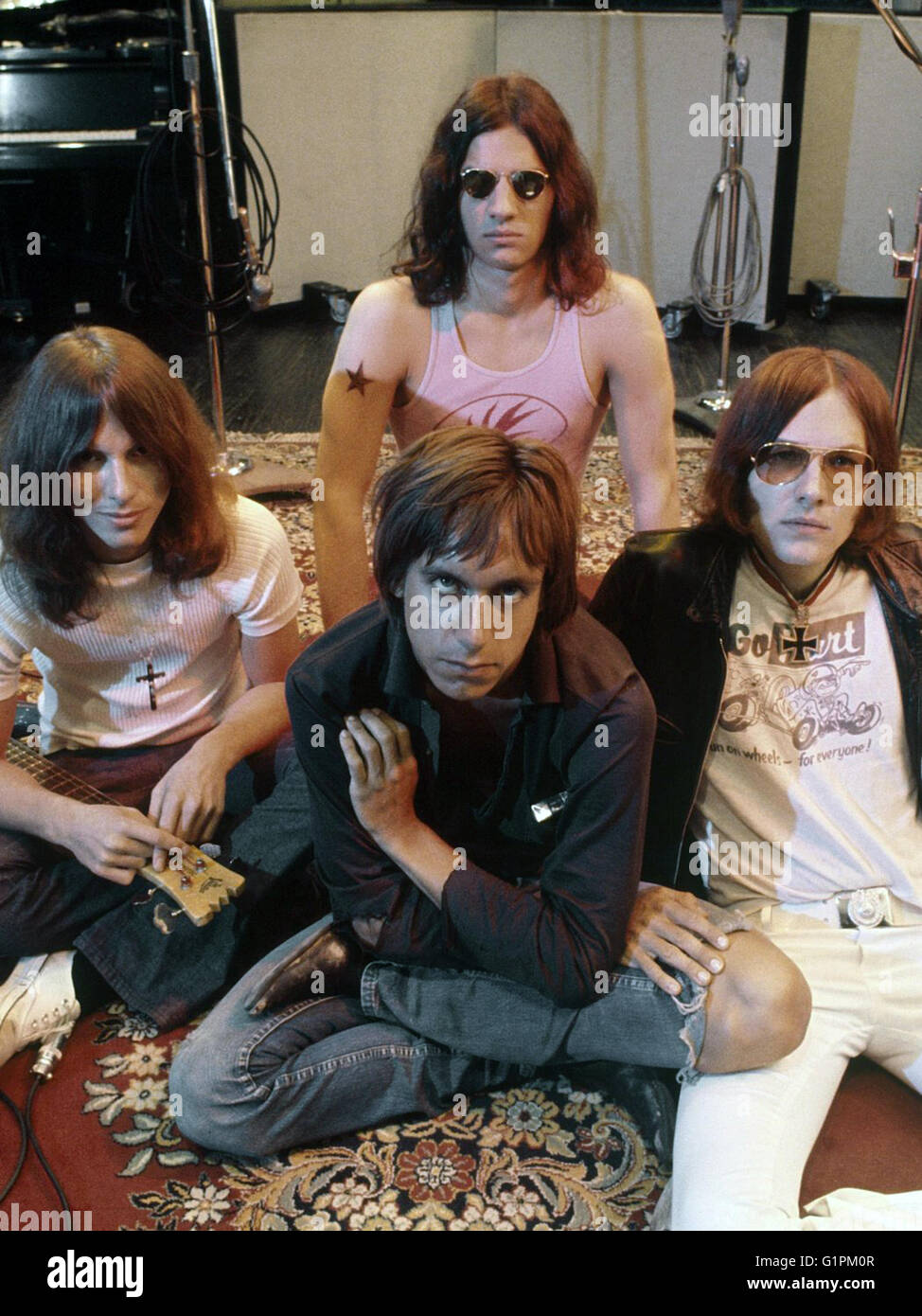 Gimme Gefahr ist eine kommende amerikanische Dokumentarfilm, Regie: Jim Jarmusch über die Punk-Band The Stooges.  Dieses Foto ist nur zu redaktionellen Zwecken und unterliegen dem Copyright von der Filmgesellschaft und/oder der Fotograf von dem Film oder der Firma zugeordnet und kann nur durch Veröffentlichungen im Zusammenhang mit der Förderung der oben genannten Film reproduziert werden. Eine obligatorische Gutschrift auf die Filmgesellschaft ist erforderlich. Der Fotograf sollte auch angerechnet werden, wenn bekannt. Stockfoto