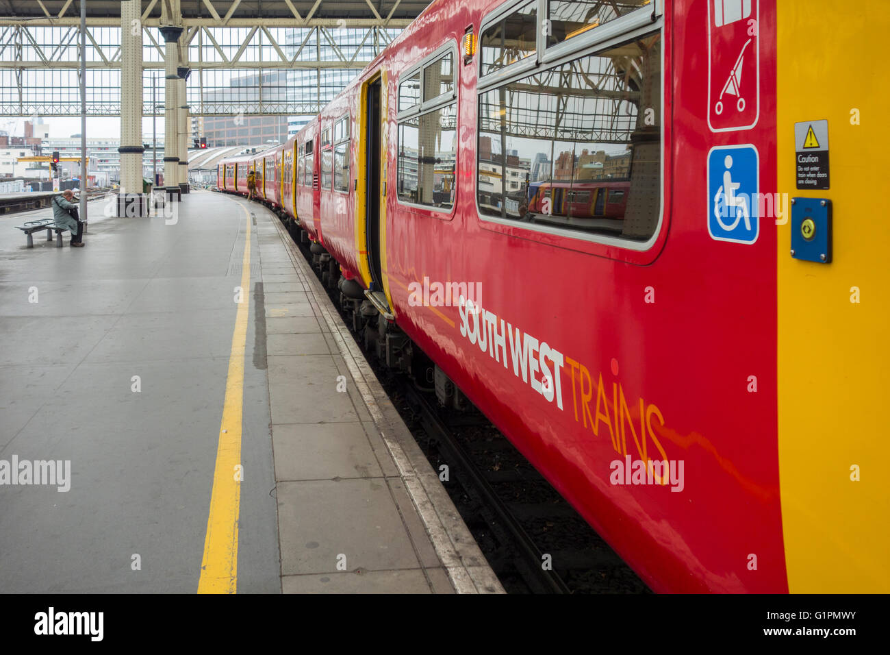 Süd-West-Züge-Service an London Waterloo Station, UK. Stockfoto