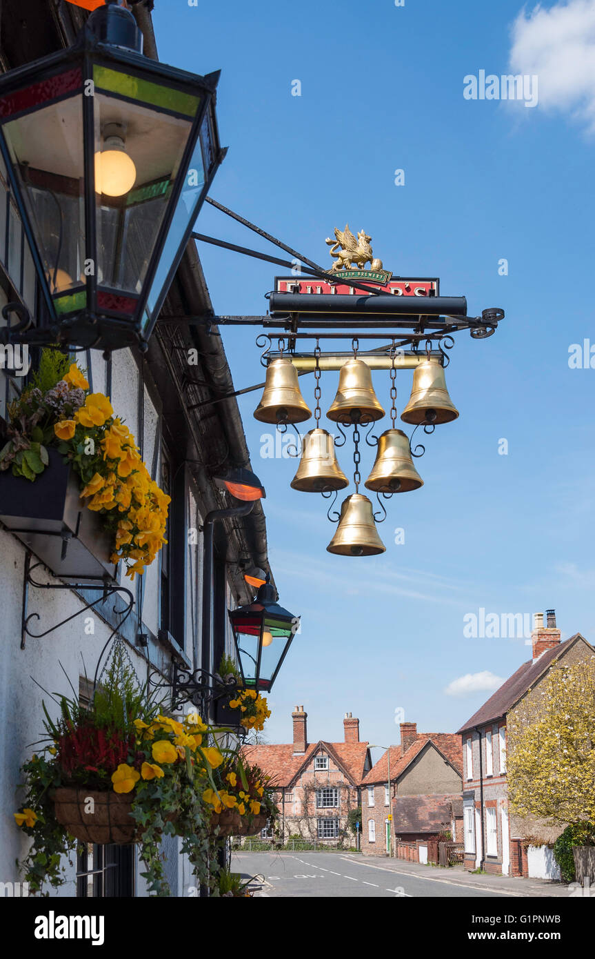 16. Jahrhundert "Die sechs Glocken" Kneipe, High Street, Thame, Oxfordshire, England, Vereinigtes Königreich Stockfoto