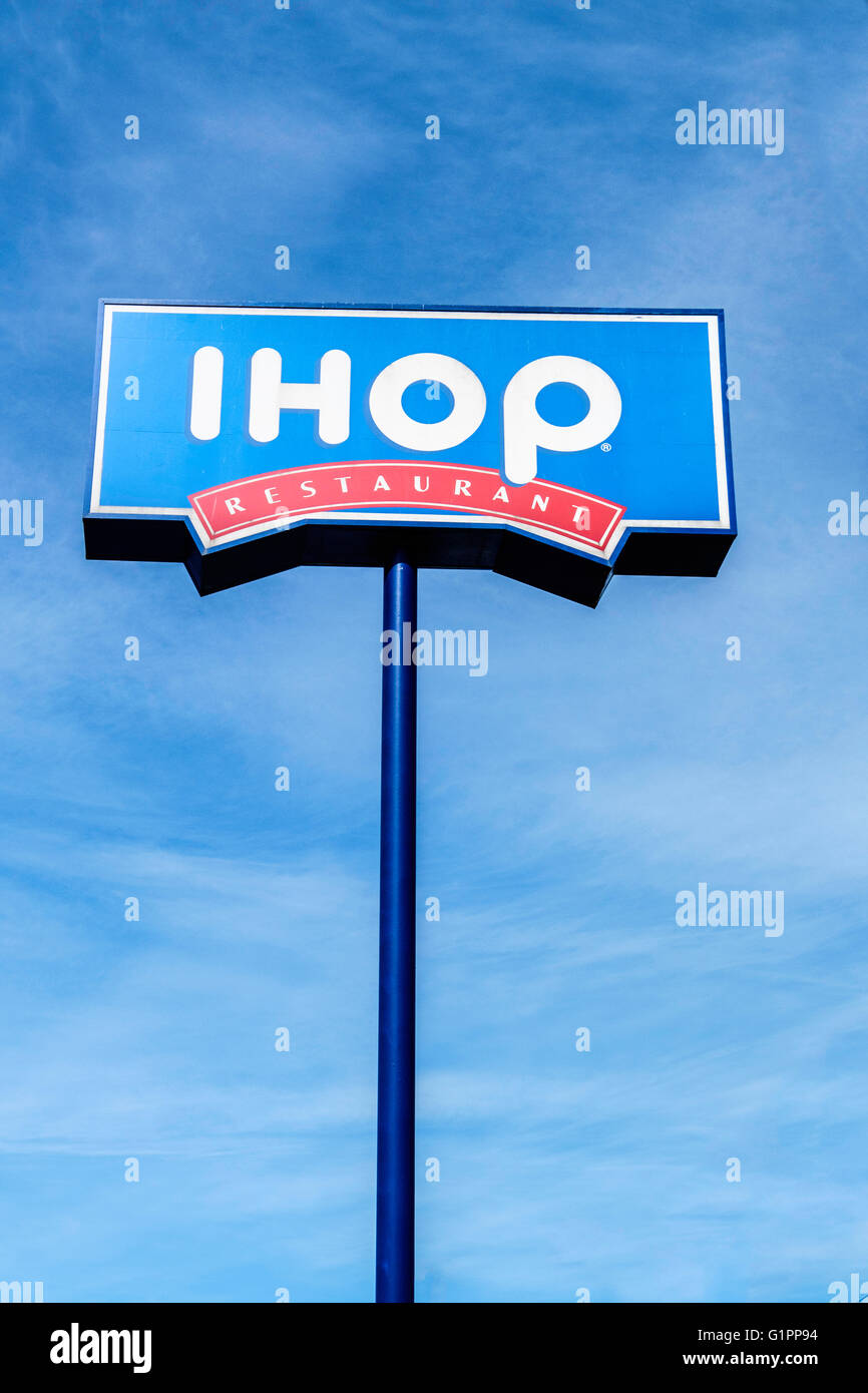 Ein Pol Zeichen Werbung IHOP, International House of Pancakes in Oklahoma City, Oklahoma, USA. Stockfoto