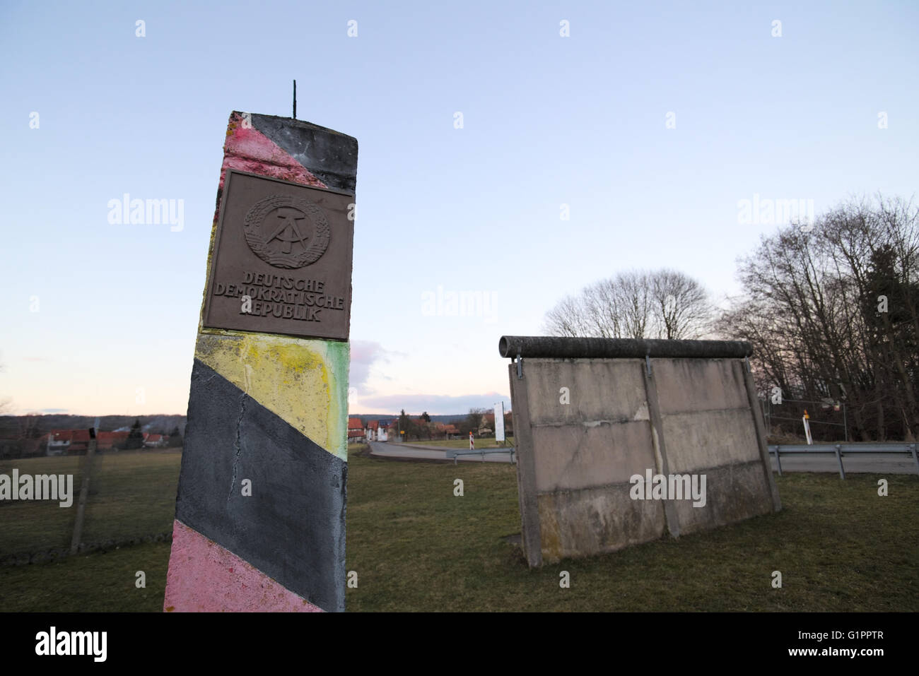 Überreste der innerdeutschen Grenze zwischen Thüringen und Hessen, zwischen Grossensee und Kleinensee. Die jetzt überholte Grenze pos Stockfoto