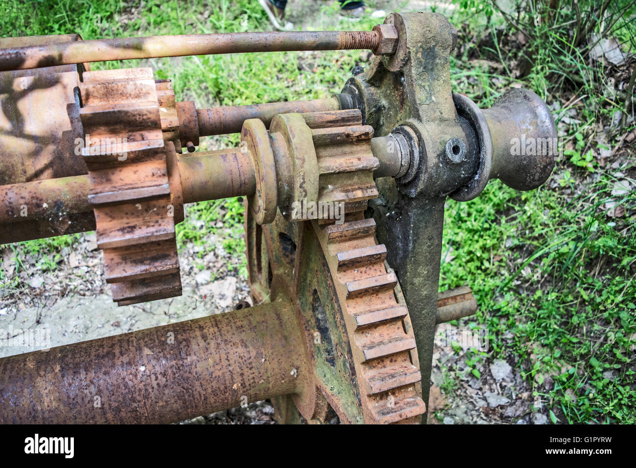 Der alte Mechanismus für Boote aus dem Wasser ziehen. Stockfoto