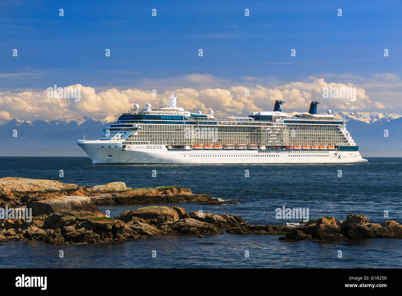 Luxus-Kreuzfahrtschiff Celebrity Solstice Ankunft am Hafen von Victoria-Victoria, British Columbia, Kanada. Stockfoto