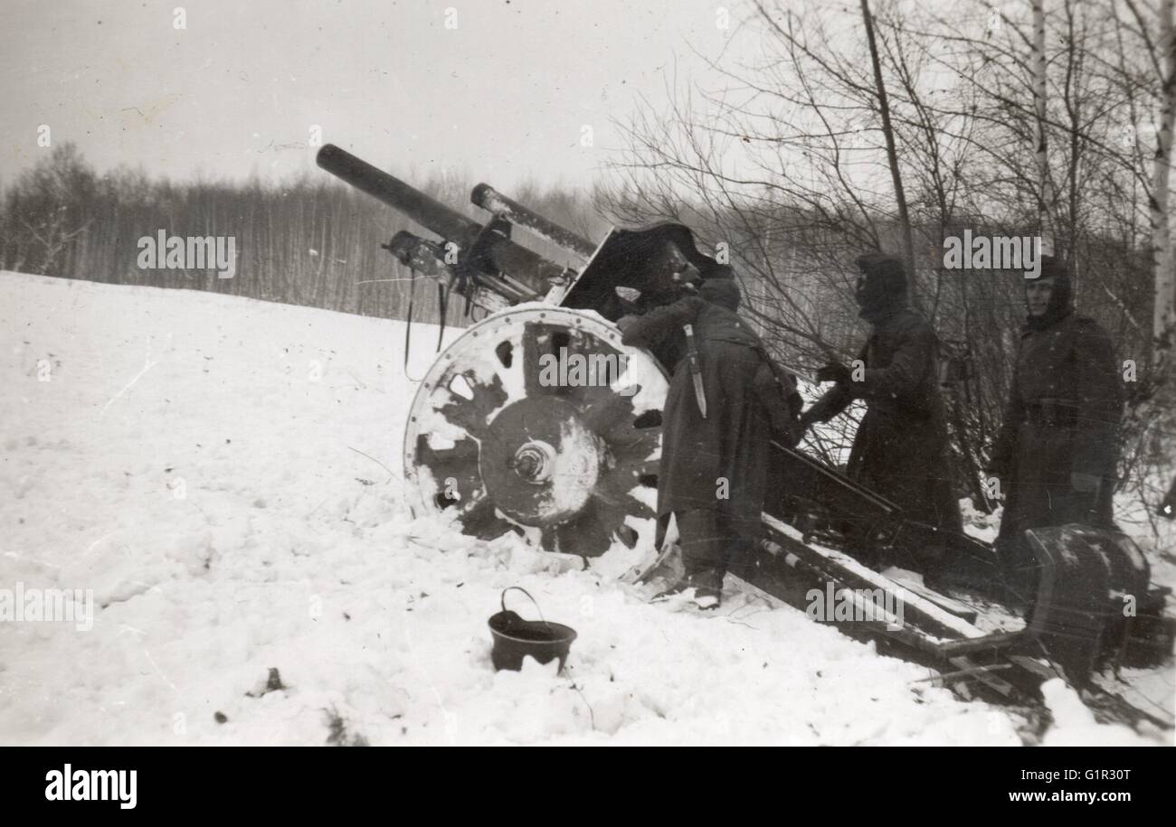 Deutsche Artillerie im Schnee an der Ostfront 1942 Stockfoto