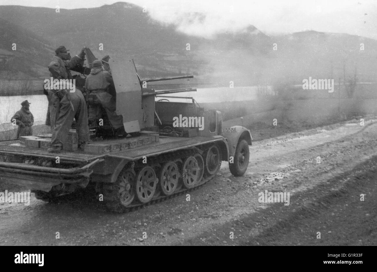 Wehrmacht FlackVierlings vier Barrel Anti Aircraft Gun in Aktion im Boden Angriff Rolle in Griechenland 1944 Stockfoto