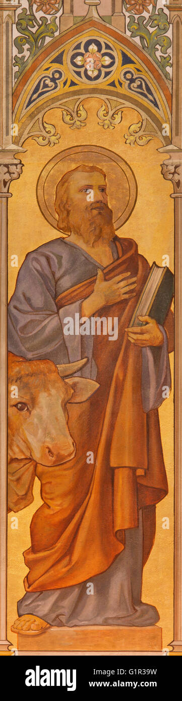 TRNAVA, Slowakei - 14. Oktober 2014: Der Neo-gotischen Fresko des Heiligen Lukas der Evangelist von Leopold Bruckner (1905-1906) Stockfoto