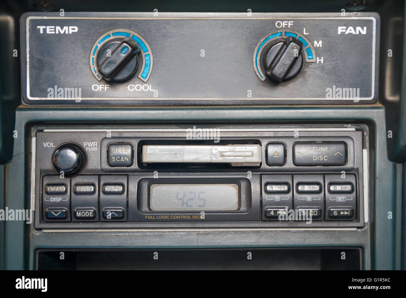 Car cassette player Fotos und Bildmaterial in hoher Auflosung Alamy