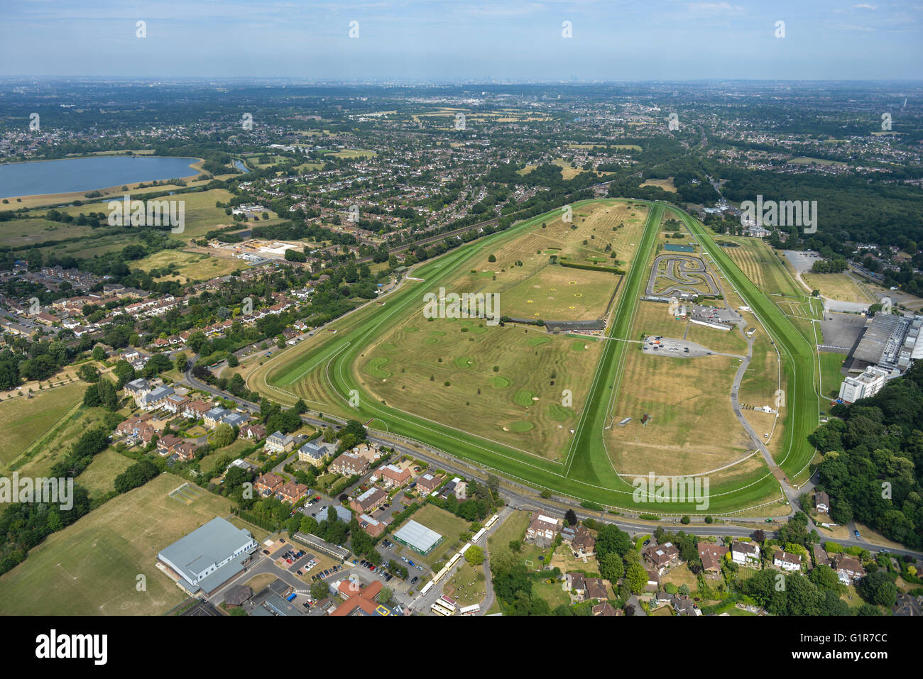 Eine Luftaufnahme von Sandown Park Pferderennbahn in Esher, Surrey Stockfoto