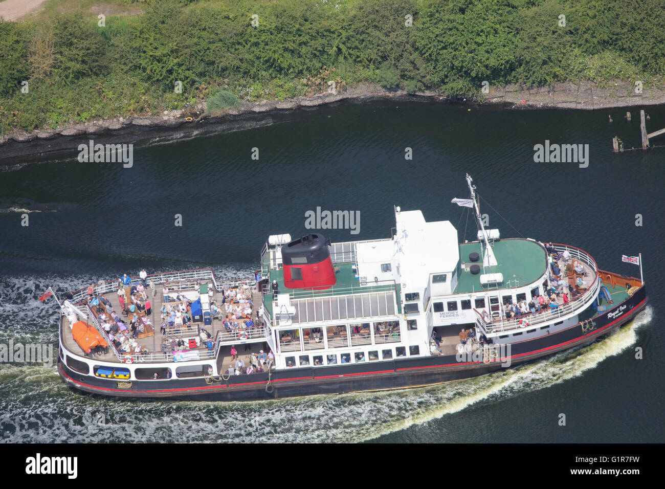 Eine Luftaufnahme von einem Ausflugsschiff Kreuzfahrt entlang den Manchester Ship Canal Stockfoto