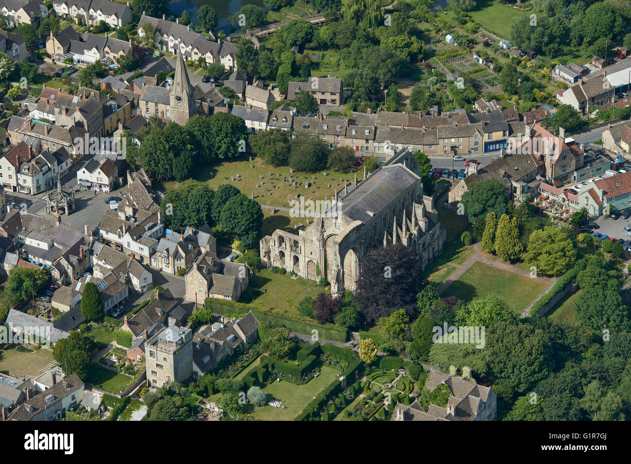 Eine Luftaufnahme von Malmesbury Abbey in Wiltshire Stockfoto