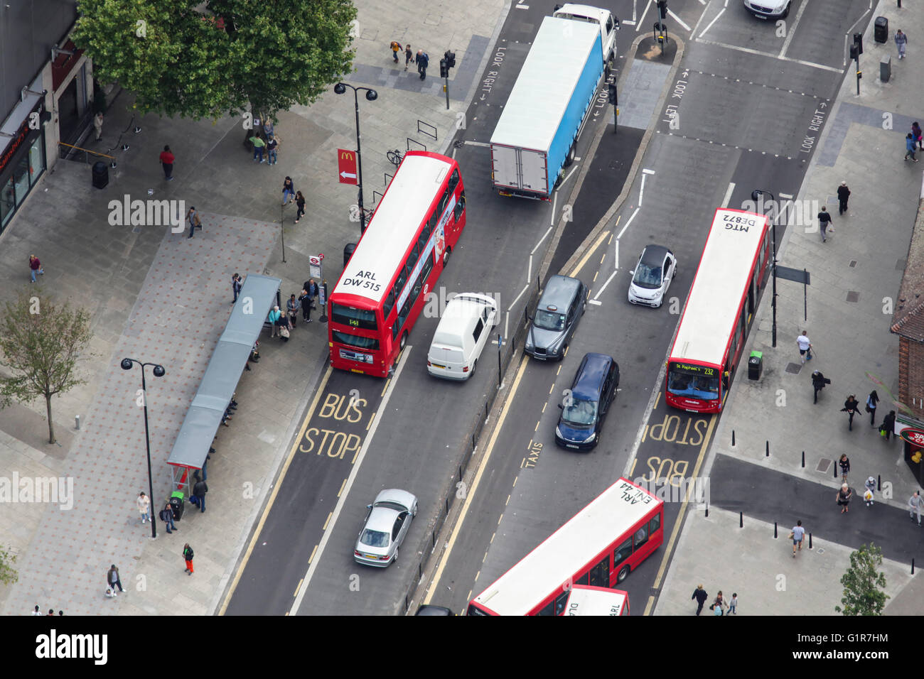 Ein Luftbild an einer belebten Straße in London Stockfoto