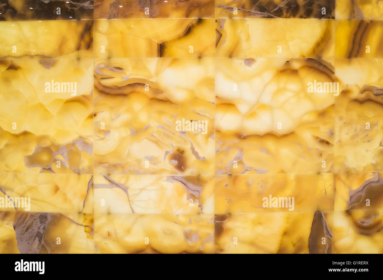 Honig Onyx dekorative Wandpaneele, Closeup Hintergrundtextur Foto Stockfoto