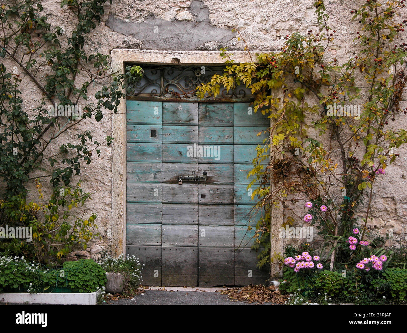 Tür der alten Dorfhaus am Marano Valpolicella Stockfoto
