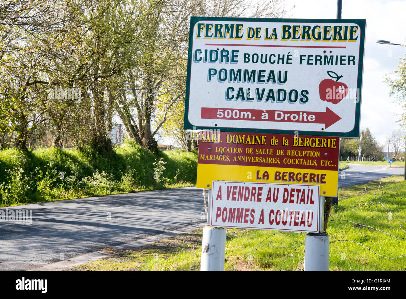 Französische Calvados Zeichen, Mosterei, Pays d ' Auge, Normandie Stockfoto