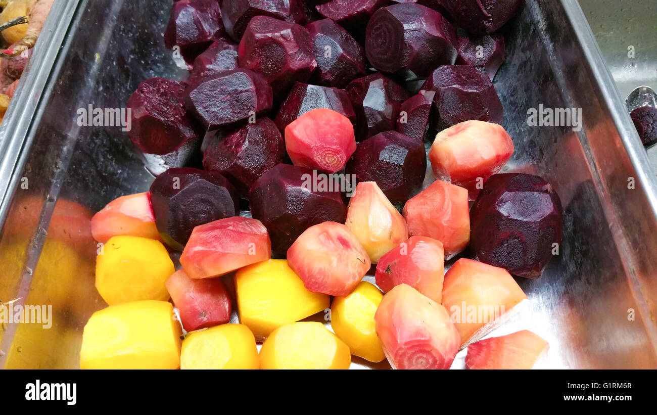 Geschält, Golden, Candystripe und Lila rote Beete, frisch wached Stockfoto