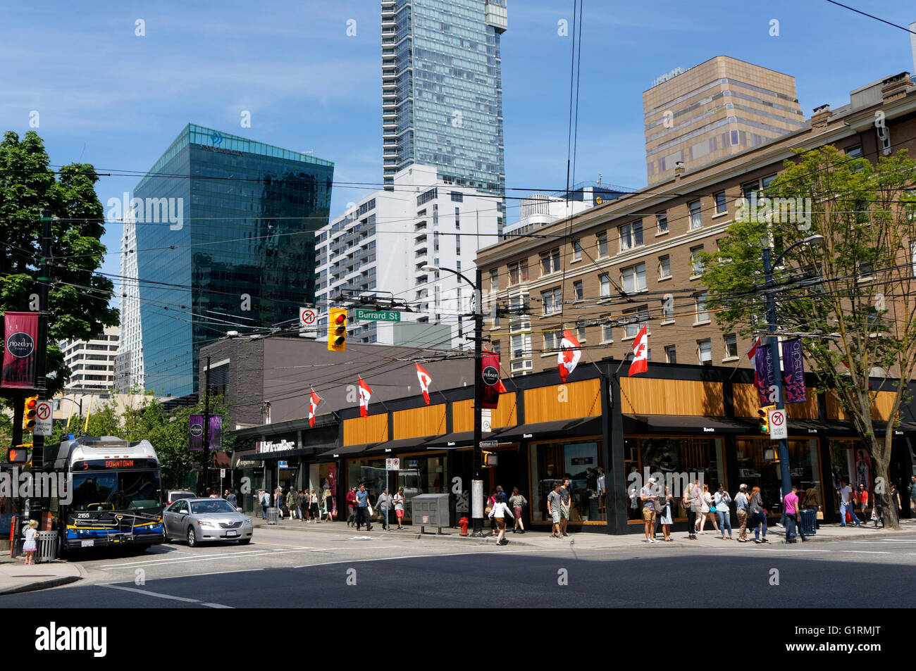 Die Ecke der Robson Street und Burrard Street in der Innenstadt von Vancouver, BC, Kanada Stockfoto