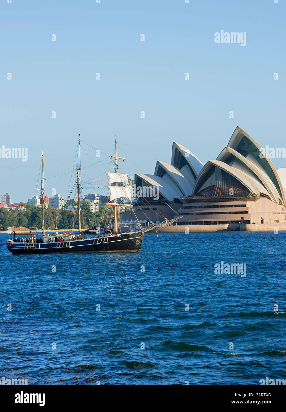 Sydney Opera House mit Bounty Schiff, Sydney, New South Wales, Australien Stockfoto