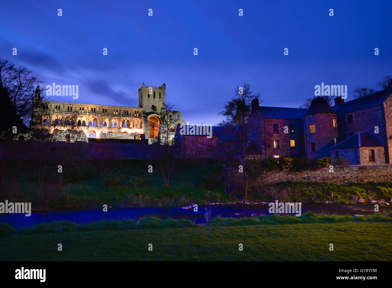 Abend, befindet sich in der Stadt Jedburgh Jedburgh Abbey, einer zerstörten Augustiner Abtei, die im 12. Jahrhundert gegründet wurde. Stockfoto