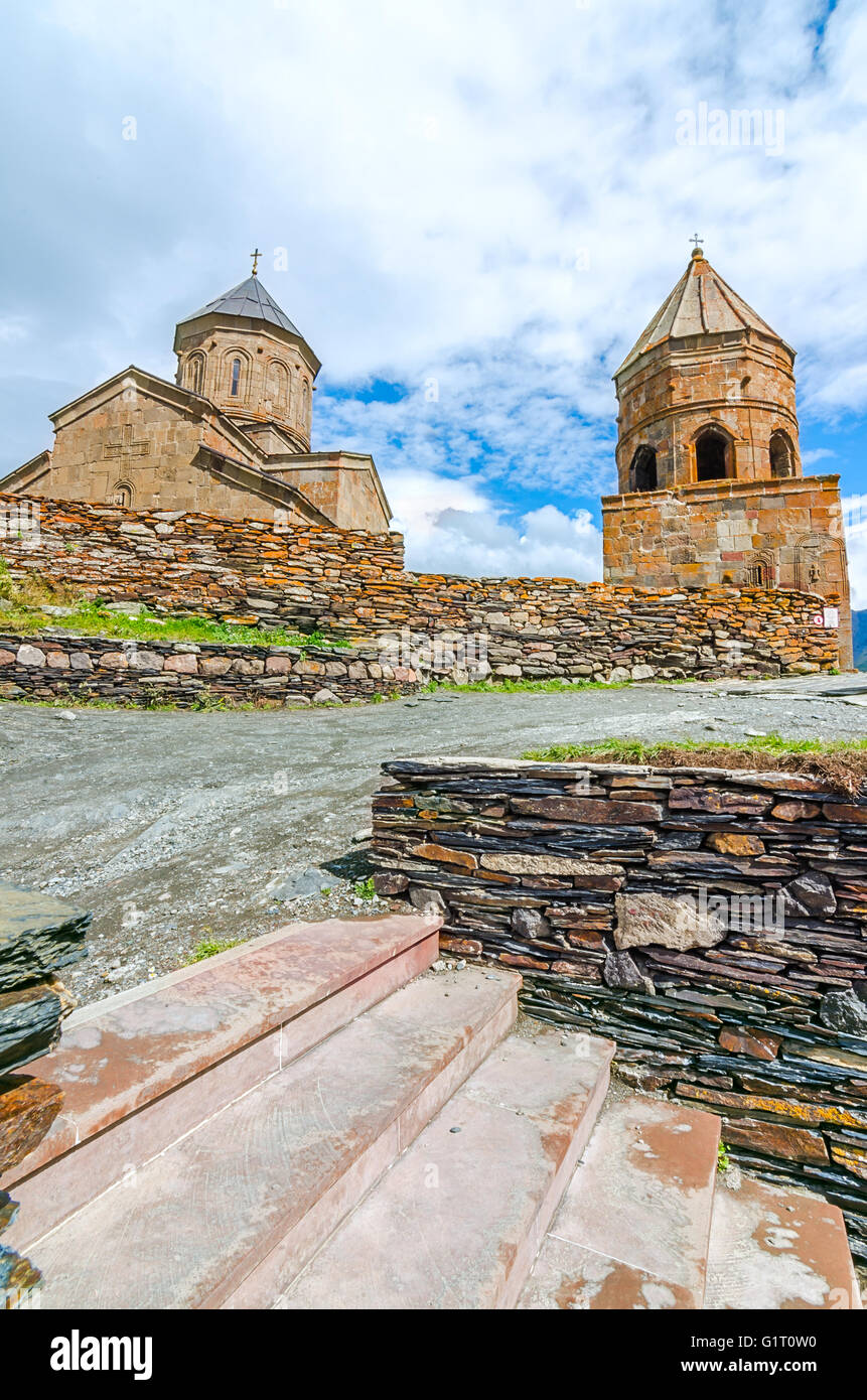 Alte Kirche am Kasbek in Georgien Stockfoto