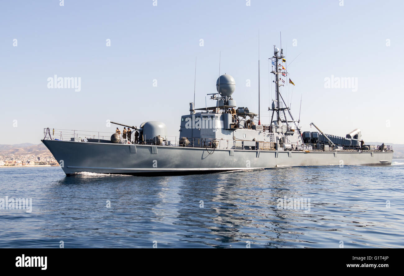Deutsche Marine-Schnellboot fährt zum Hafen Stockfoto