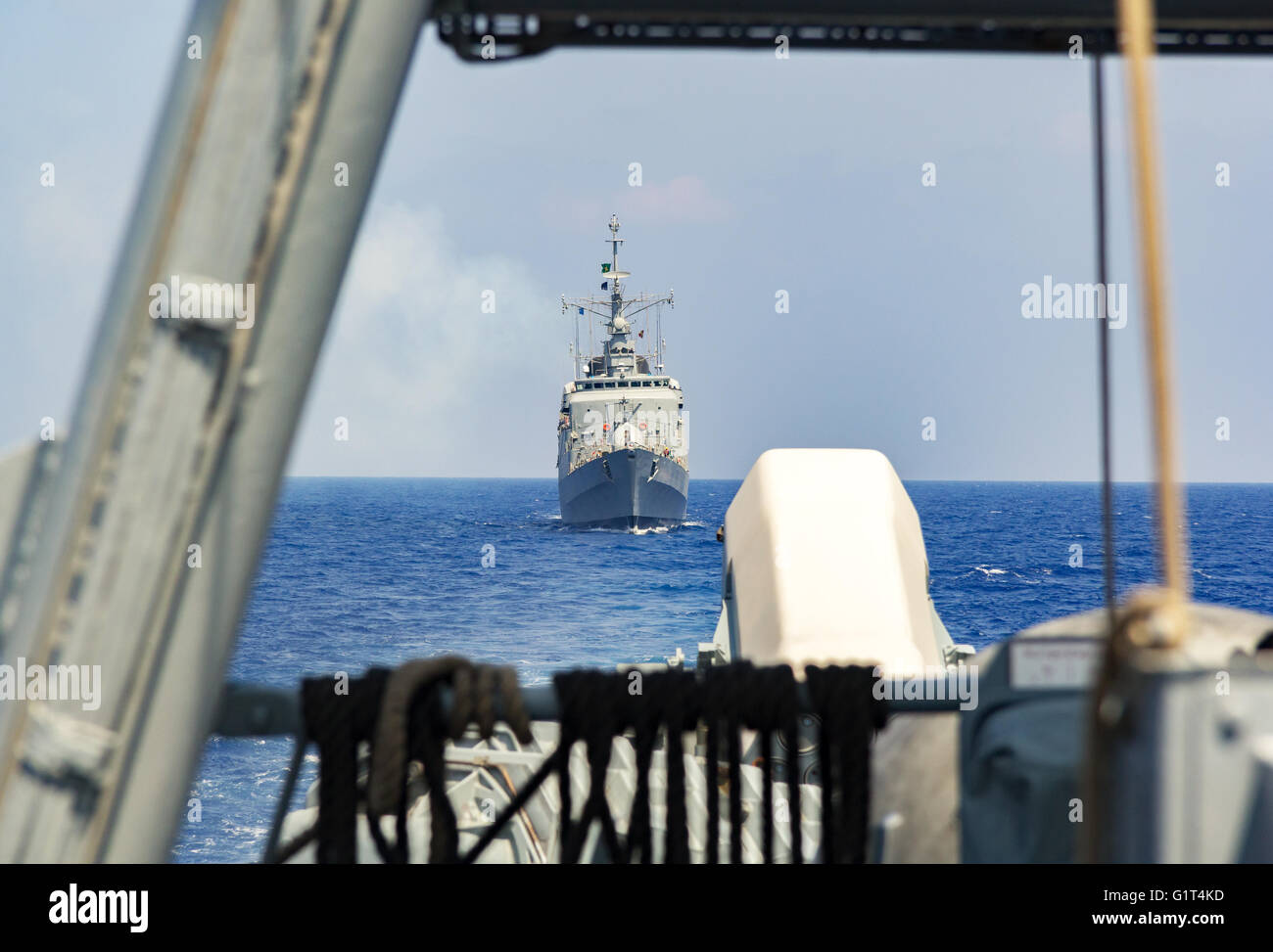 Kriegsschiffe in Mediterran Meer fährt Stockfoto