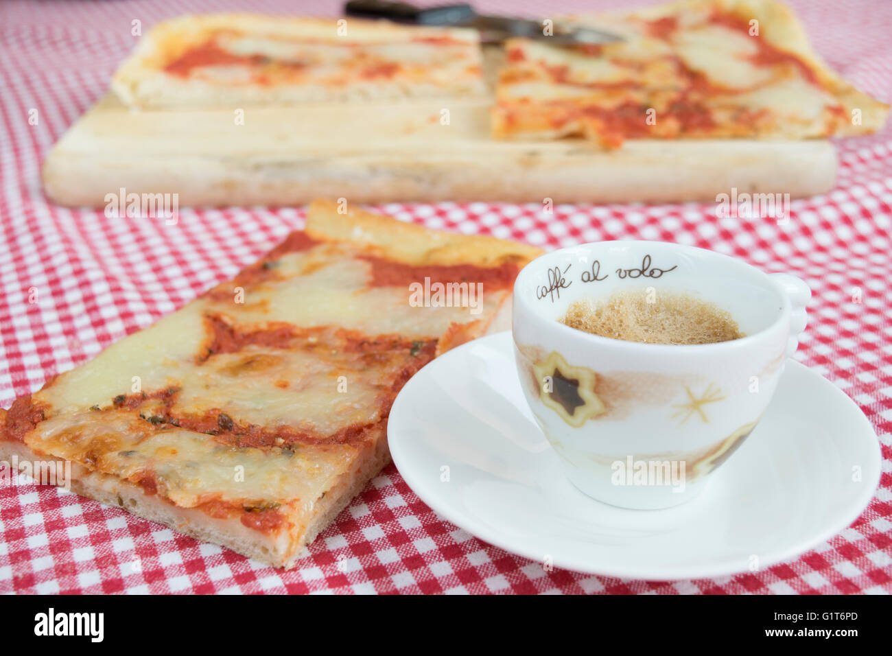 Pizza und Kaffee espresso Stockfoto