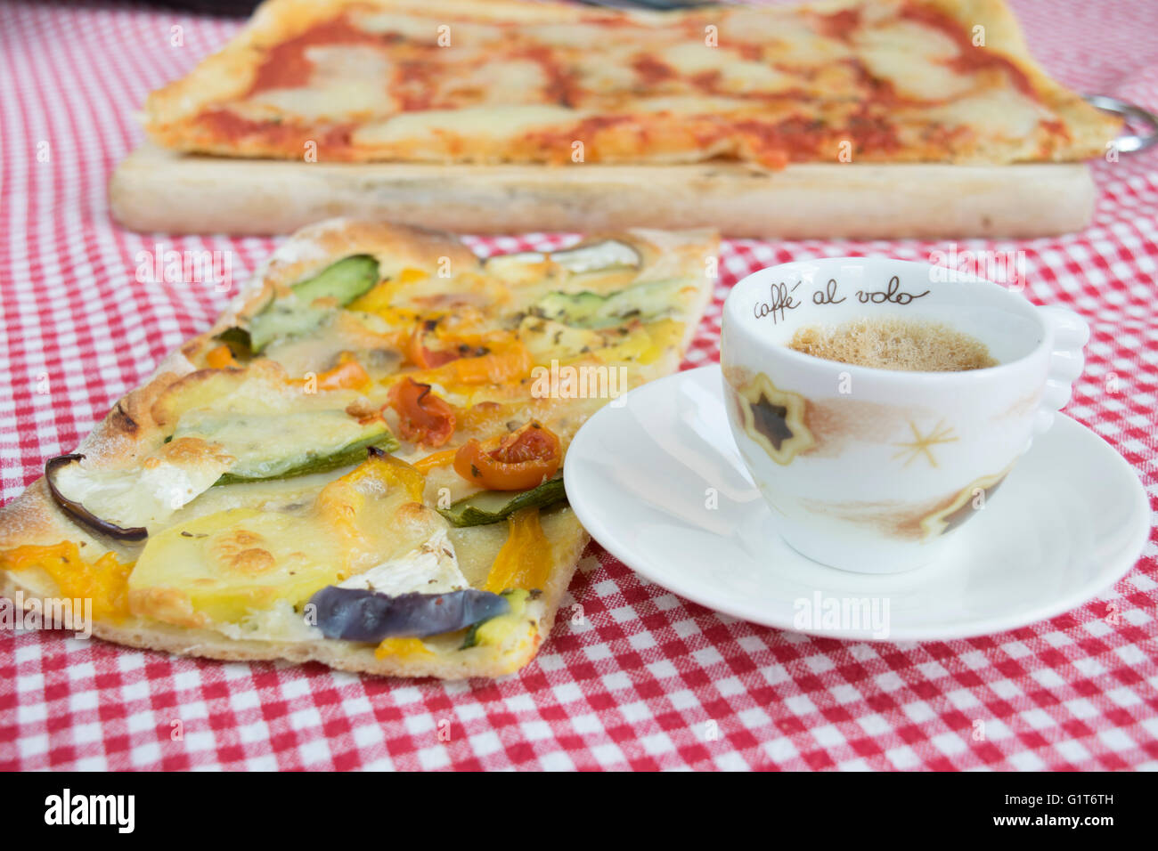 Pizza und Kaffee espresso Stockfoto
