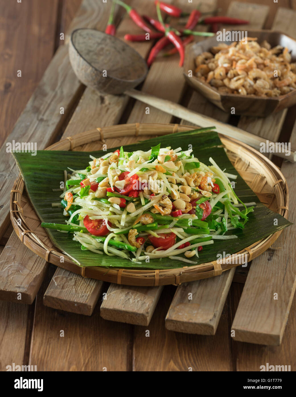 Grüne Papayasalat Som Tam. Thailand Essen Stockfoto