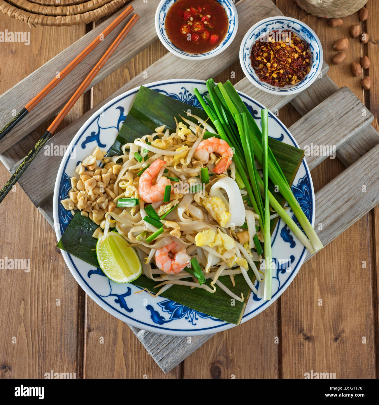 Pad Thai mit Meeresfrüchten. Thailand-Nudelgericht Stockfoto